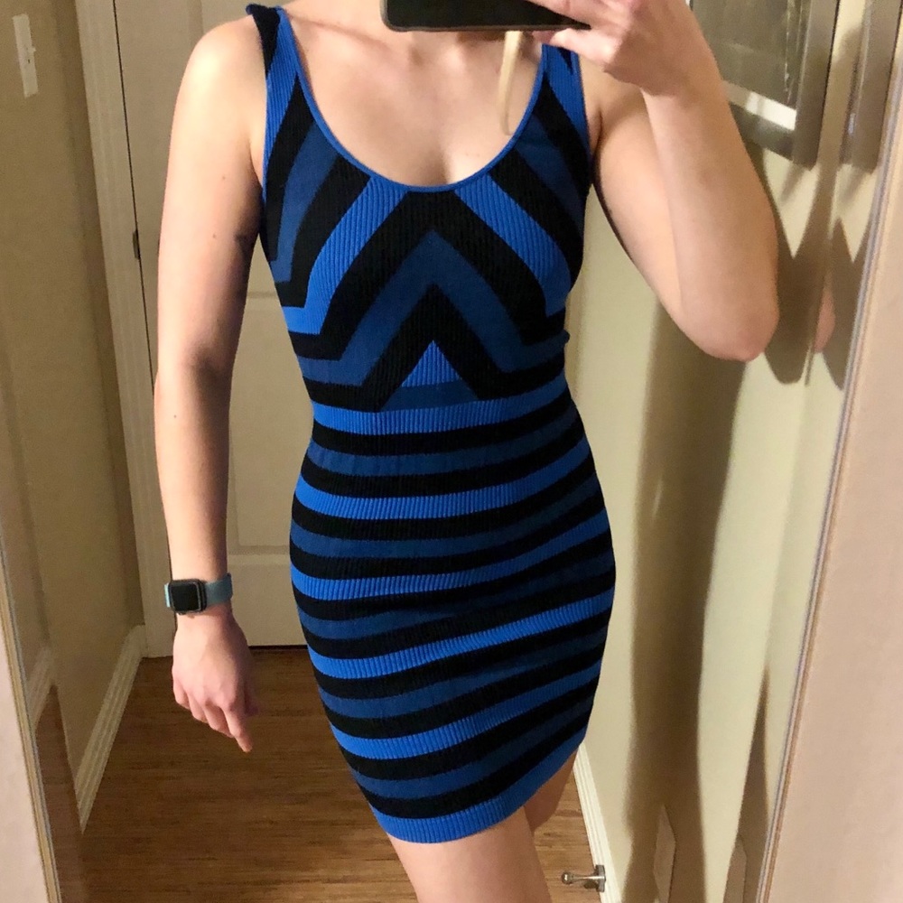 BEBE | STRIPED NYLON DRESS